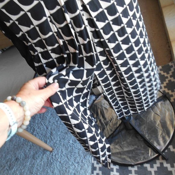 ZARA Size 14 Black Cream geometric pattern midi skirt - Picture 4 of 10